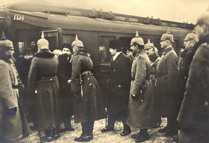 Прибытие советской делегации в Брест-Литовск для подписания мирного договора